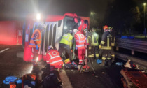 Incidente stradale, uomo estratto dal tetto di un tir