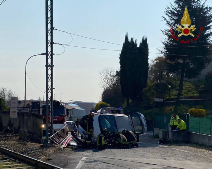 Incidente stradale, un’auto si è ribaltata