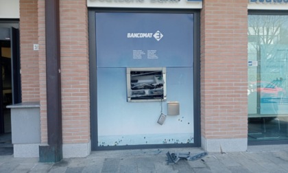 Bancomat esploso alla Deutsche Bank, ladri in fuga