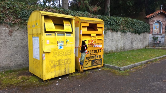 “C’è un bambino nel cassonetto”, ma era solo un bambolotto che piangeva