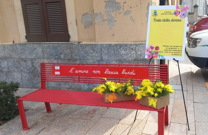 Feste delle donne, Monticello dona mimosa a tutte