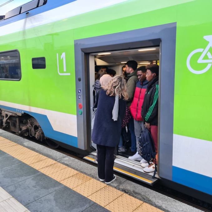 Disagi sulle linee ferroviarie, treni colmi e cancellati