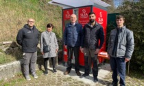 Nuovo distributore di sacchi rossi a Castello e Colle Brianza