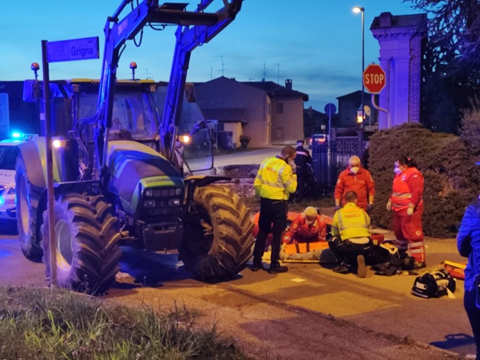 Incidente moto trattore, le condizioni del centauro