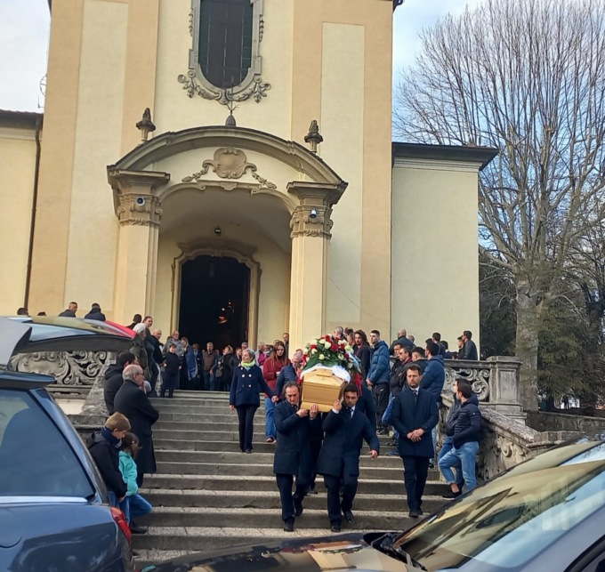 Muore a 30 anni, comunità in lutto