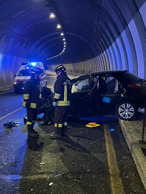 Incidente mortale nella notte, perde la vita un ragazzo