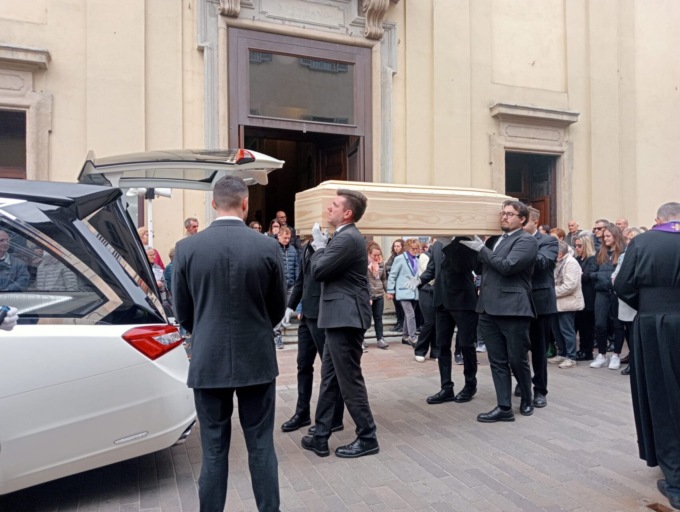 Chiesa gremita di persone per l’ultimo saluto a Francesco Galli