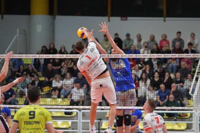 Agnelli Tipiesse sciupona, Cantù la ribalta nel tie-break e ora è avanti nella serie