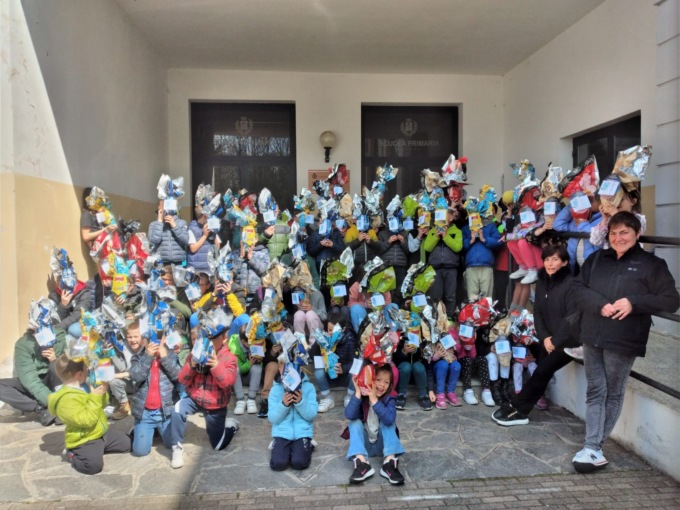 Uovo di Pasqua in dono a tutti i bimbi del paese
