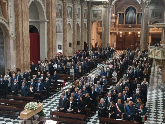 In tantissimi all’addio a Cesare Fumagalli