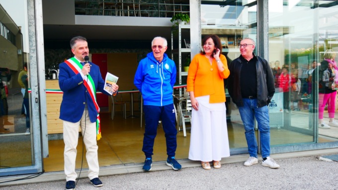 Tagliato il nastro del Bar sport, luogo di rinnovata socialità