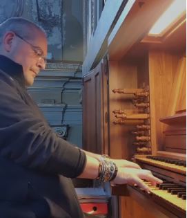 Gli auguri in musica del sacrestano di Merate