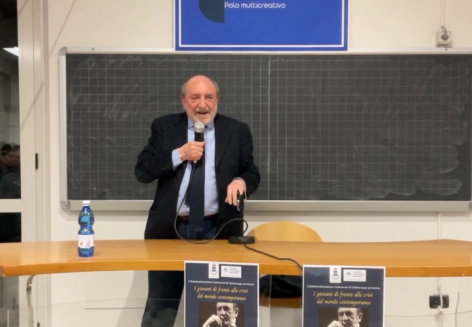 Il professor Umberto Galimberti ha tenuto una conferenza ad Imbersago
