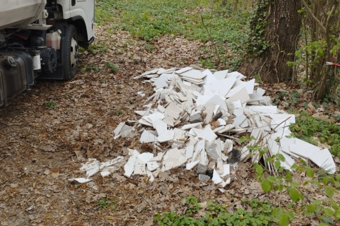 Rifiuti inerti e amianto abbandonati a Missaglia