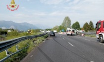 Auto e ambulanza si scontrano in super: quattro feriti