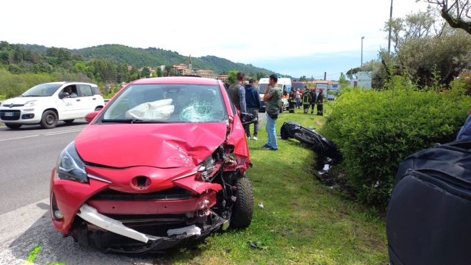 Grave incidente auto moto, coinvolto un uomo