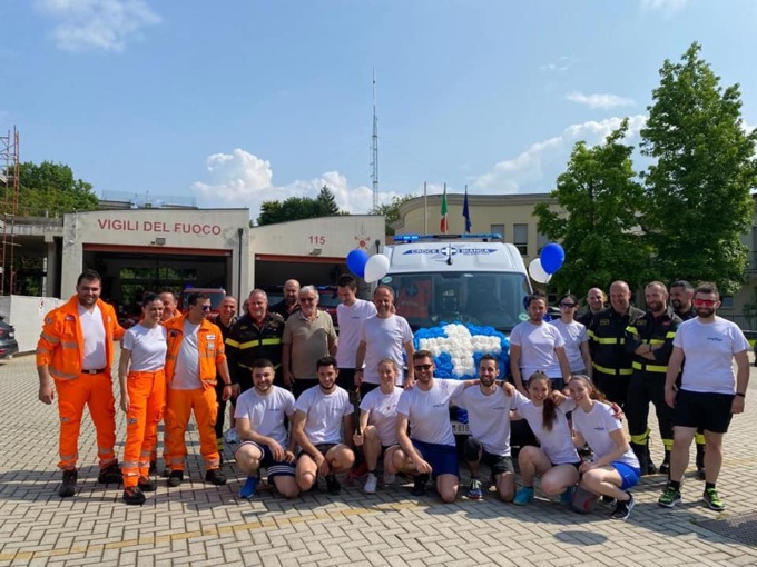 Una fiaccolata per inaugurare la nuova ambulanza