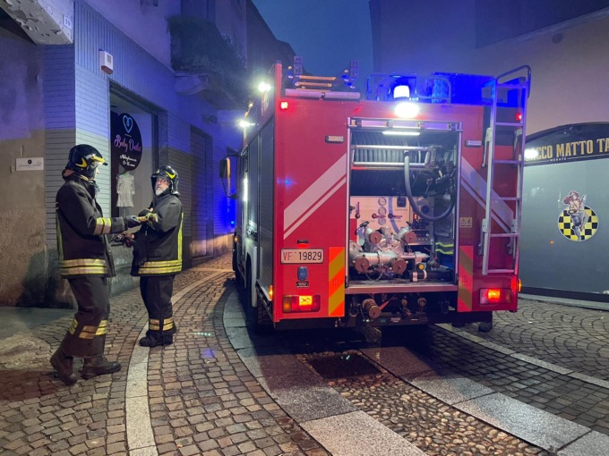 Incendio in casa, famiglia sfollata