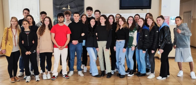 Poche donne nei libri di testo, gli studenti del Viganò scrivono a Zanichelli