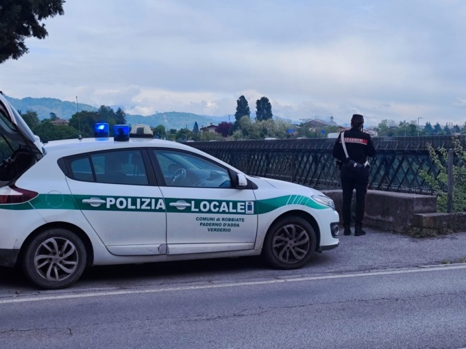 Tenta il suicidio dal ponte di Paderno, salvata