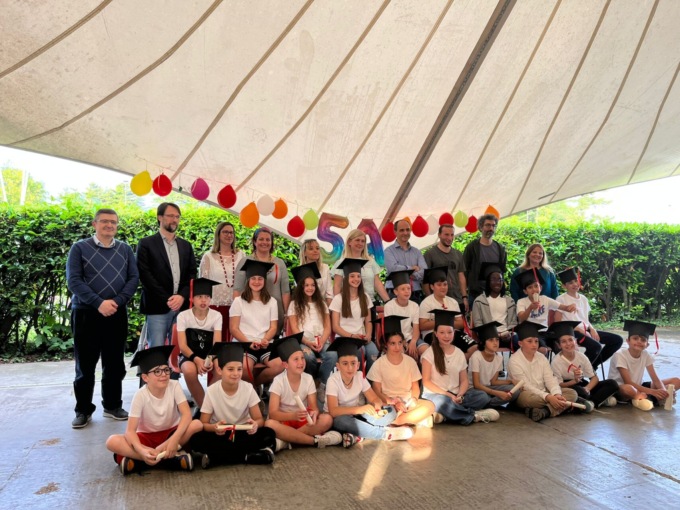 Un diploma per gli alunni di quinta alla primaria di Paderno d’Adda