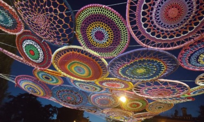 Yarn Bombing Barzanò, il festival della fiber art