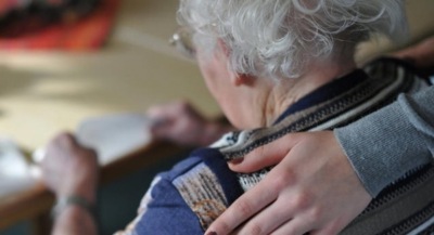 L’identikit del perfetto truffatore: prima conquista le sue vittime, poi le deruba senza farsi scrupoli