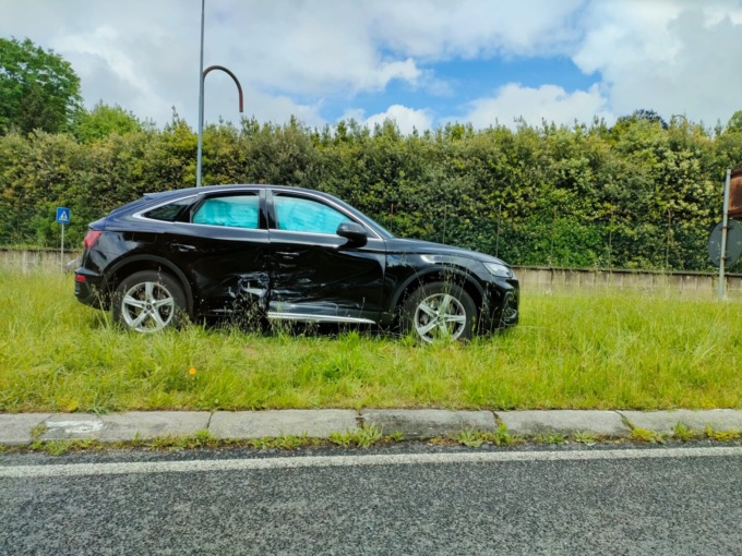 Ennesimo incidente alla rotonda “Del Pino”