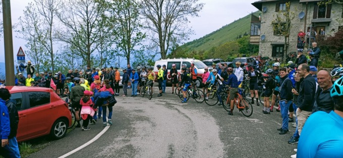 Il Giro d’Italia passa da Torre De Busi: tantissimi i tifosi presenti