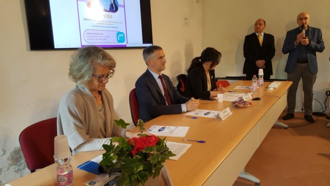 SIfaSTEM, il seminario che orienta le ragazze alle materie scientifiche