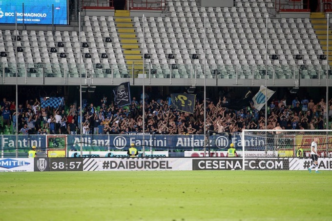 Calcio Lecco a Foggia per la finale, maxischermo in città