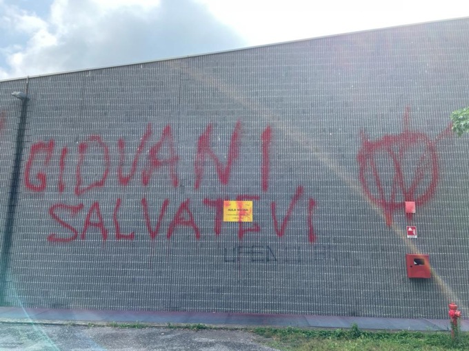 L’ombra dei No Vax dietro i vandalismi all’Agnesi