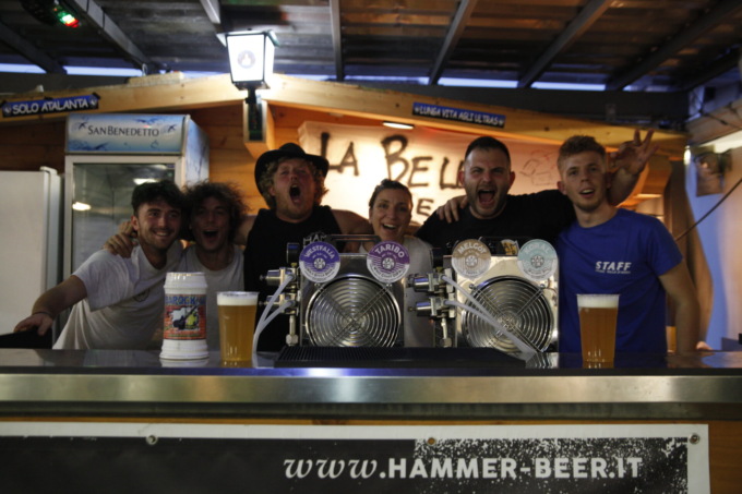 Il gran cuore dei volontari di Vivere Villa d’Adda: vieni con noi dietro le quinte della festa