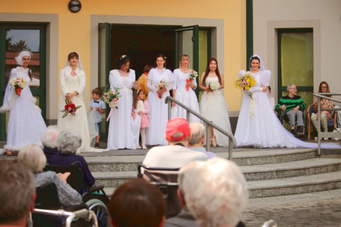 Casa Famiglia: esposizione e sfilata di abiti da sposa