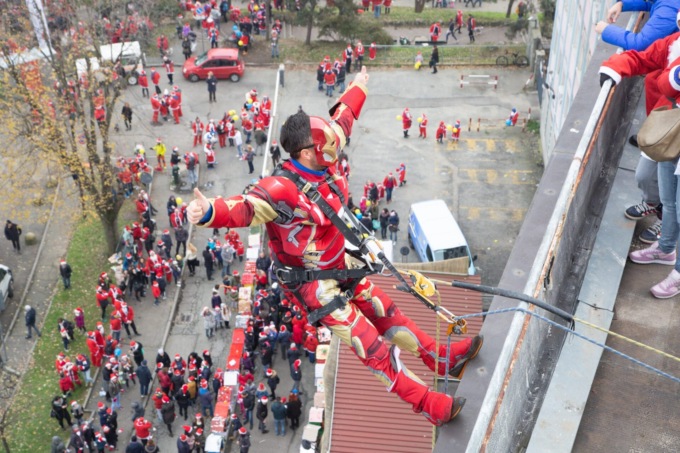 Super Eroi Acrobatici all’ospedale per regalare un sorriso ai bimbi ricoverati