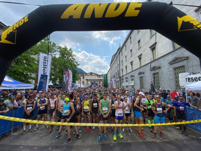 Al via la Resegup: in 1200 da piazza Garibaldi alla vetta del Resegone