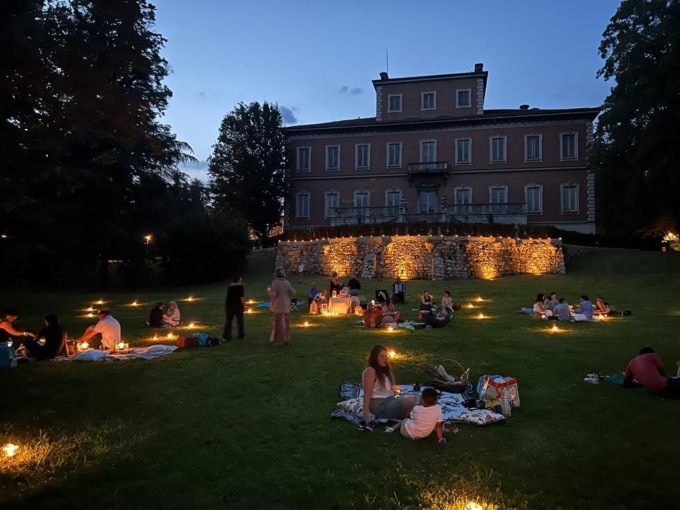 Sono sparite sei lanterne alla Pro Loco. L’appello: “Restituitele”