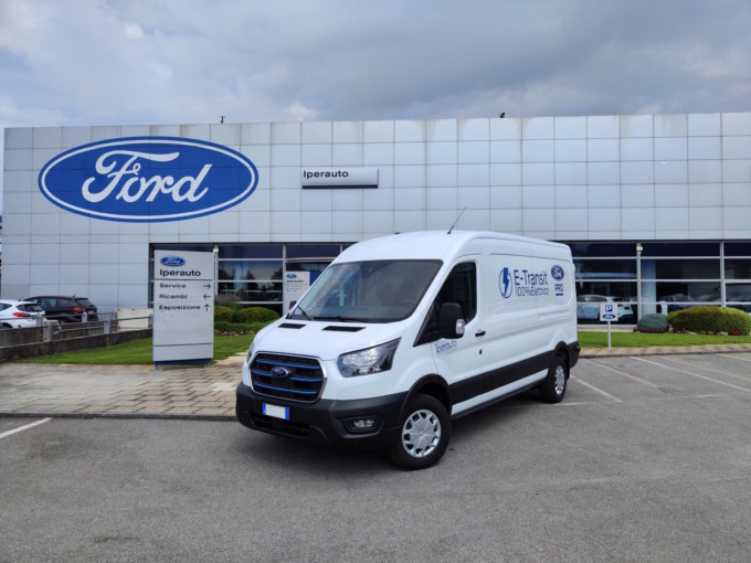 Nuovo Ford E-Transit: potenza, sicurezza e sostenibilità in un unico veicolo