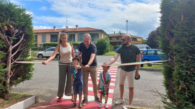 Taglio del nastro per il nuovo parco giochi inclusivo di Arlate
