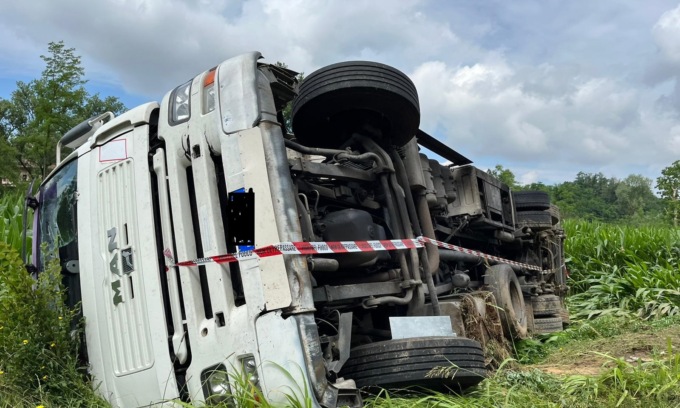 Autotreno si ribalta: paura a tra Lomagna e Usmate - Prima Merate