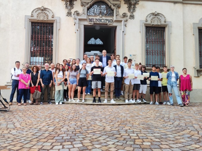 Borse di studio a Merate consegnate a 52 studenti