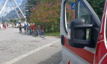 Investita sulla strisce pedonali sul lungolago: ciclista in ospedale