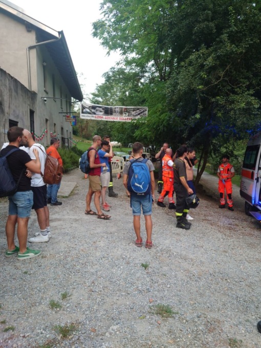 Paura in serata, un uomo scivola e rischia di annegare nel fiume