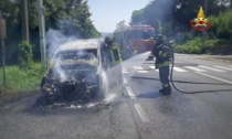 Auto a fuoco sulla Provinciale a Missaglia