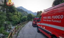 Valle San Martino, finisce nel torrente col cane: salvati