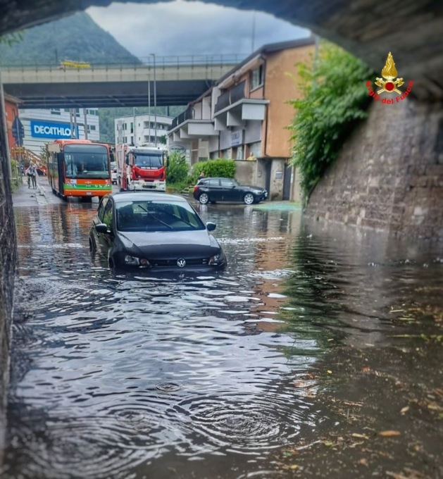 Bomba d’acqua in provincia, tempesta di fulmini e danni