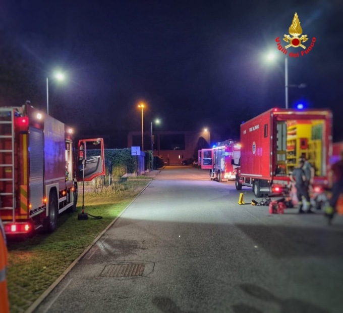Forte odore di ammoniaca nell’aria: Vigili del fuoco al lavoro fino all’alba