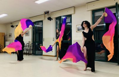 Cena e serata con danze orientali al centro anziani