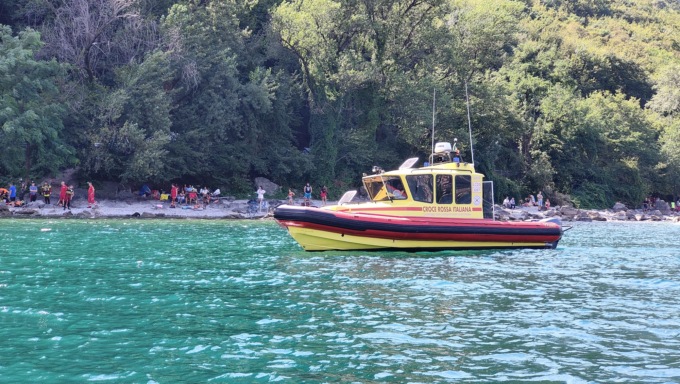 Non ce l’ha fatta il 32enne annegato nel lago a Oliveto Lario