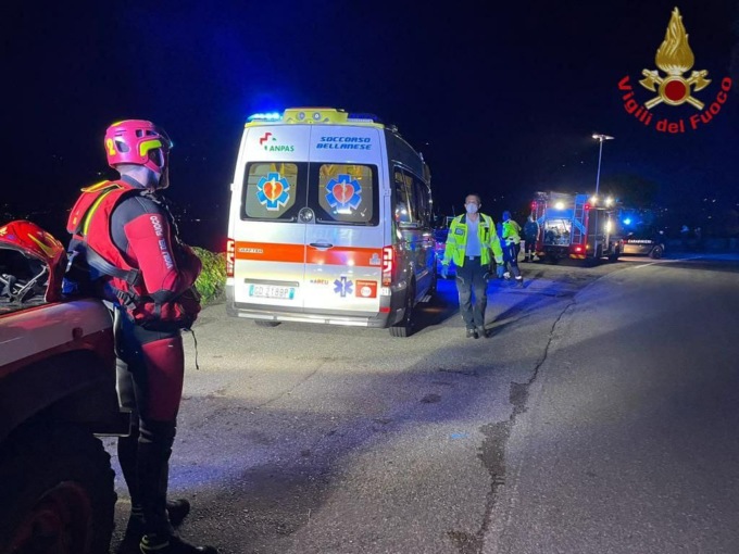 Dervio, auto finita nel lago dalla Sp72, salvo il conducente